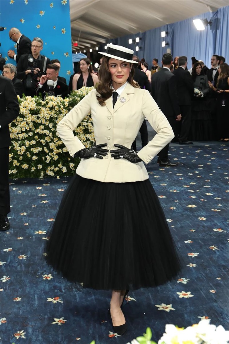 Women Formal Wear With Black Blazer - Costumes de bureau blancs pour femmes,