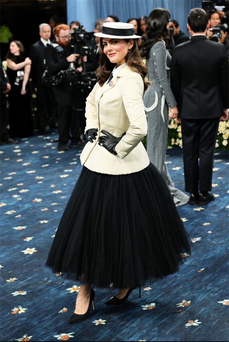 Costumes de bureau blancs pour - Women Formal Wear With Black Blazer avis et prix